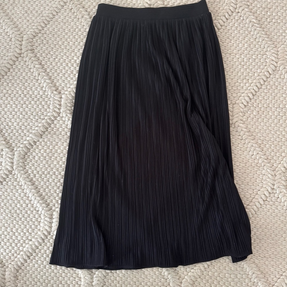 LOFT Elegant Black Pleated Skirt XS